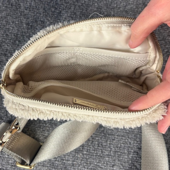 LULULEMON Light Ivory Fleece Sherpa Everywhere Belt Bag One Size - Picture 6 of 12